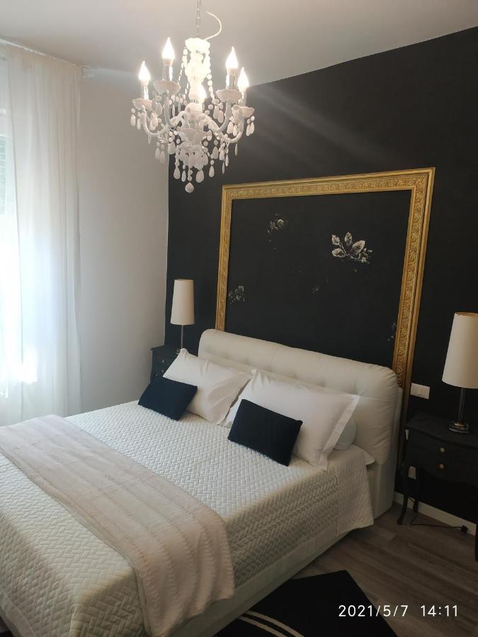 Aurora Flowers - Two Rooms And Free Parking Near Center And Train Station Модена Экстерьер фото
