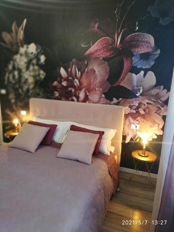 Aurora Flowers - Two Rooms And Free Parking Near Center And Train Station Модена Экстерьер фото