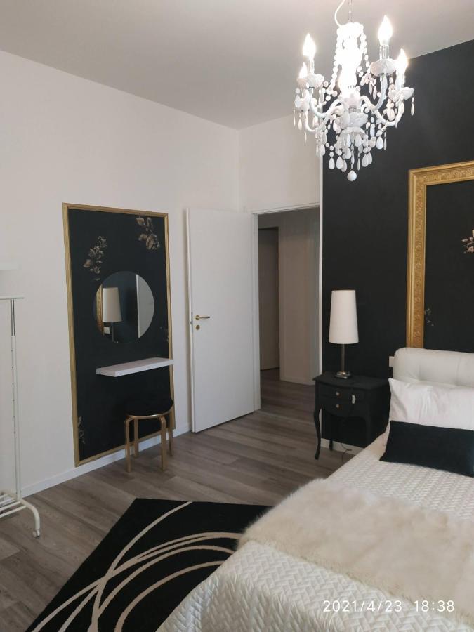 Aurora Flowers - Two Rooms And Free Parking Near Center And Train Station Модена Экстерьер фото