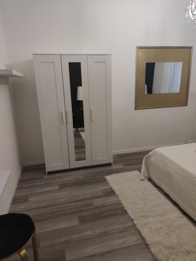 Aurora Flowers - Two Rooms And Free Parking Near Center And Train Station Модена Экстерьер фото