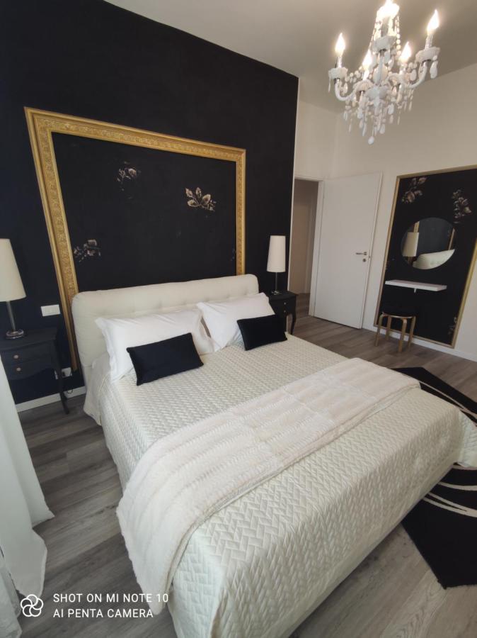 Aurora Flowers - Two Rooms And Free Parking Near Center And Train Station Модена Экстерьер фото