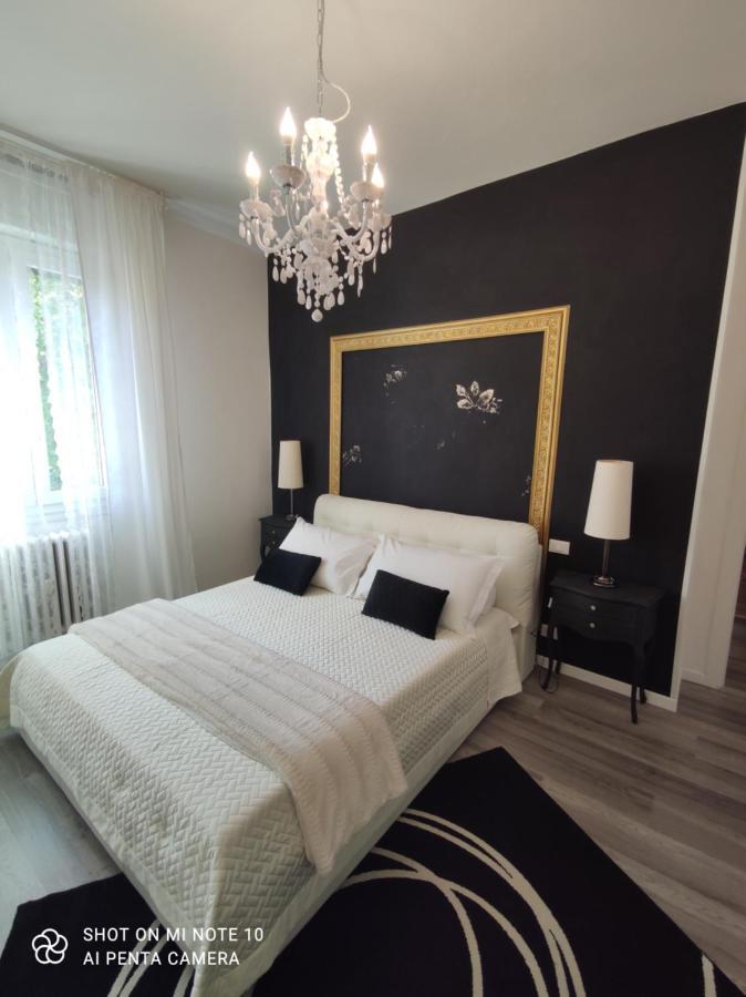 Aurora Flowers - Two Rooms And Free Parking Near Center And Train Station Модена Экстерьер фото