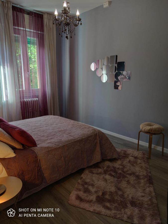 Aurora Flowers - Two Rooms And Free Parking Near Center And Train Station Модена Экстерьер фото
