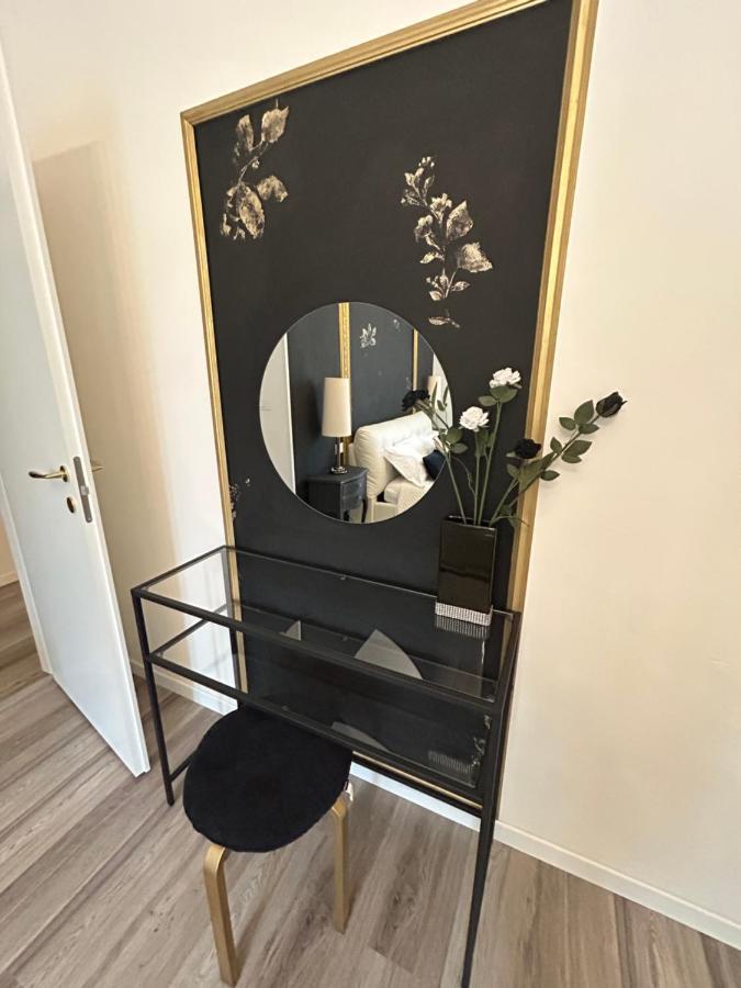 Aurora Flowers - Two Rooms And Free Parking Near Center And Train Station Модена Экстерьер фото