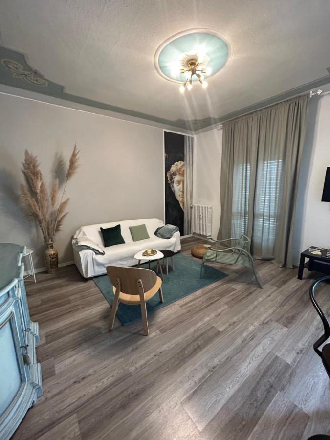 Aurora Flowers - Two Rooms And Free Parking Near Center And Train Station Модена Экстерьер фото