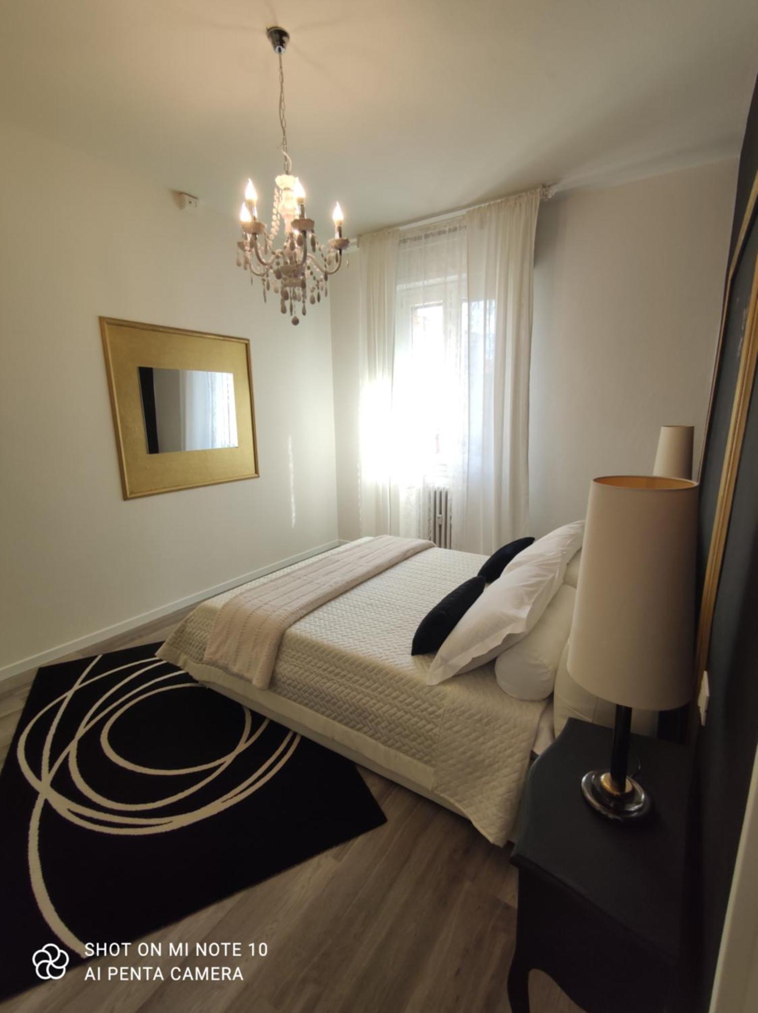Aurora Flowers - Two Rooms And Free Parking Near Center And Train Station Модена Номер фото
